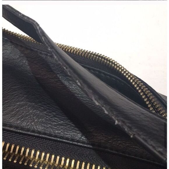 Chic Braided Front Shoulder Bag with Gold Zipper - Stylish and Functional - Picture 9 of 14